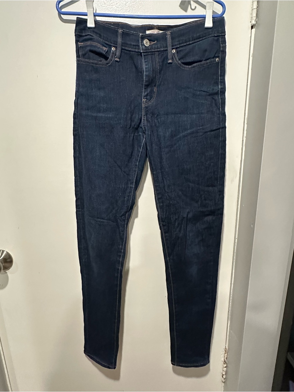 Levi's Women's slimming Skinny Jeans - Dark Blue
